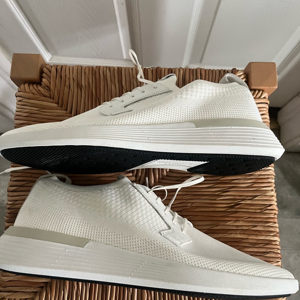 White wolf & shepherd swift knit sneakers